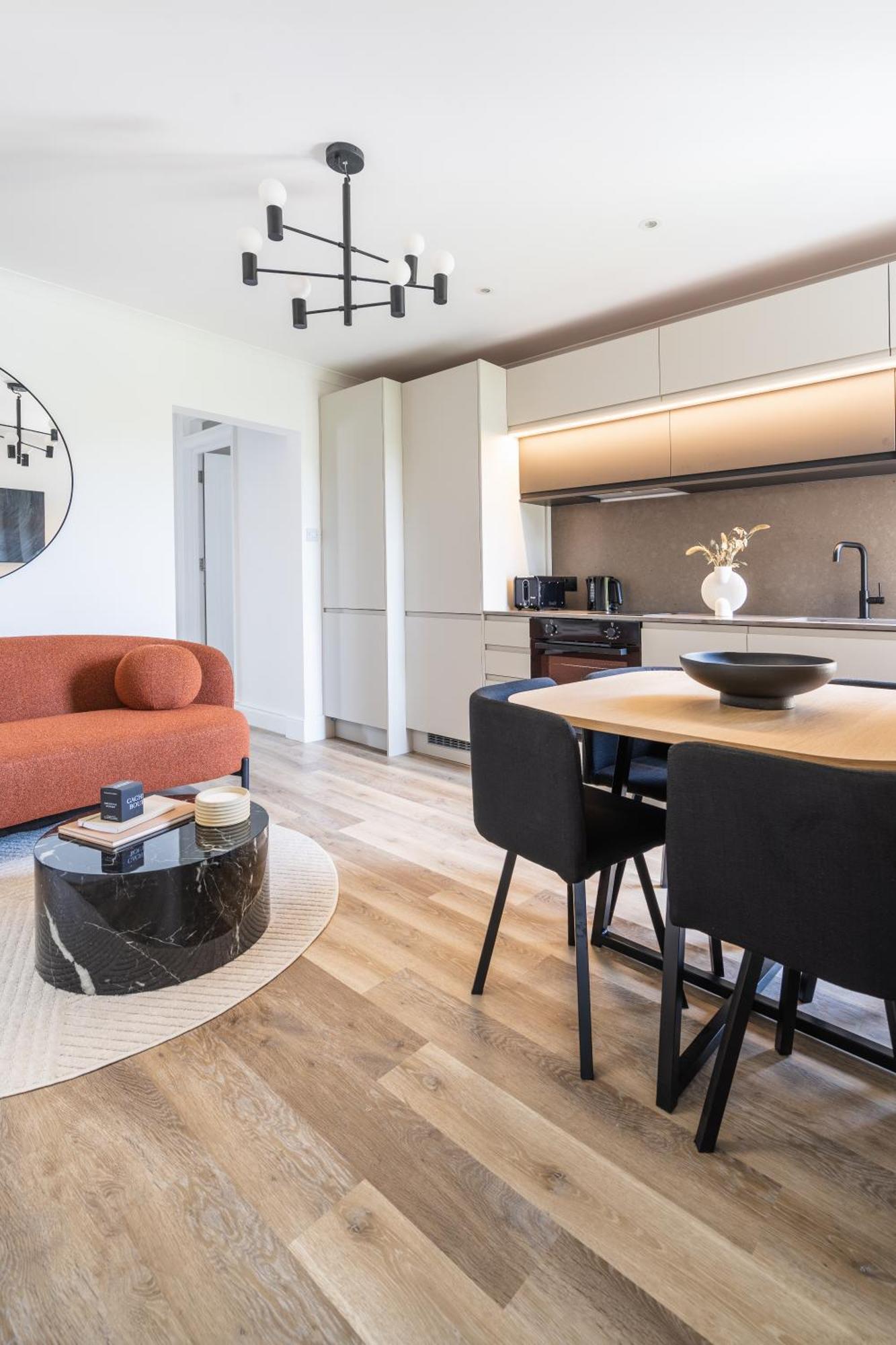 Newly Designed, 2br Apt, 5min From Northwood London Tube Station, Nato Hq, Ideal For Wembley, Warner Studio, Contractors * Northwood (Greater London)