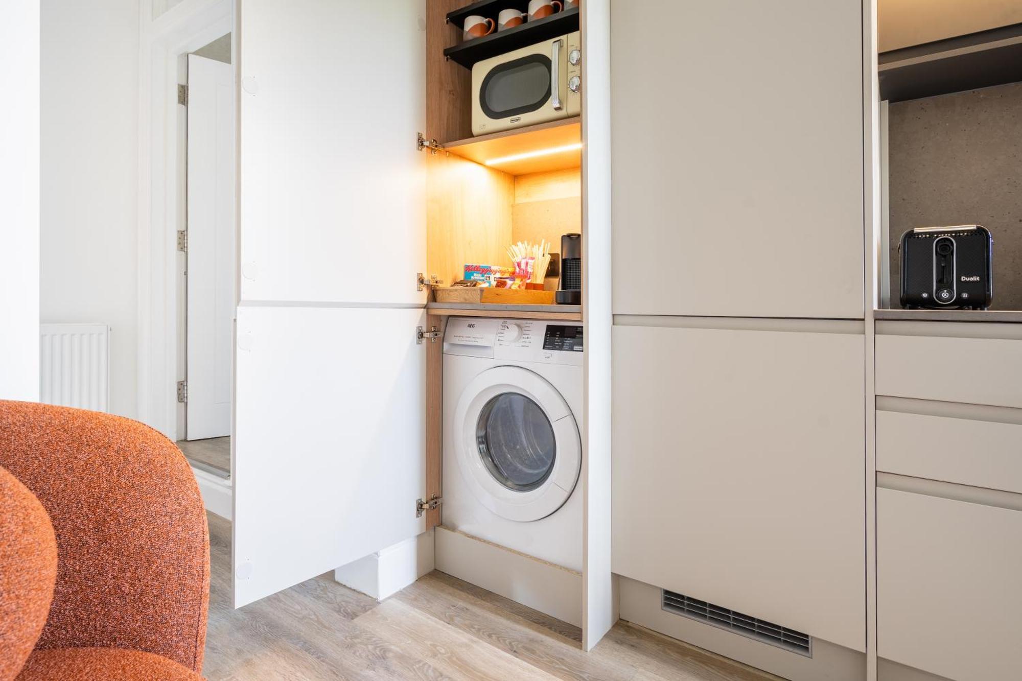 Newly Designed, 2br Apt, 5min From Northwood London Tube Station, Nato Hq, Ideal For Wembley, Warner Studio, Contractors *