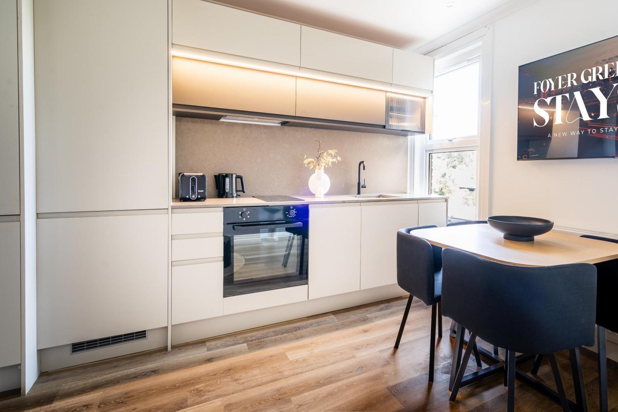 Newly Designed, 2br Apt, 5min From Northwood London Tube Station, Nato Hq, Ideal For Wembley, Warner Studio, Contractors
