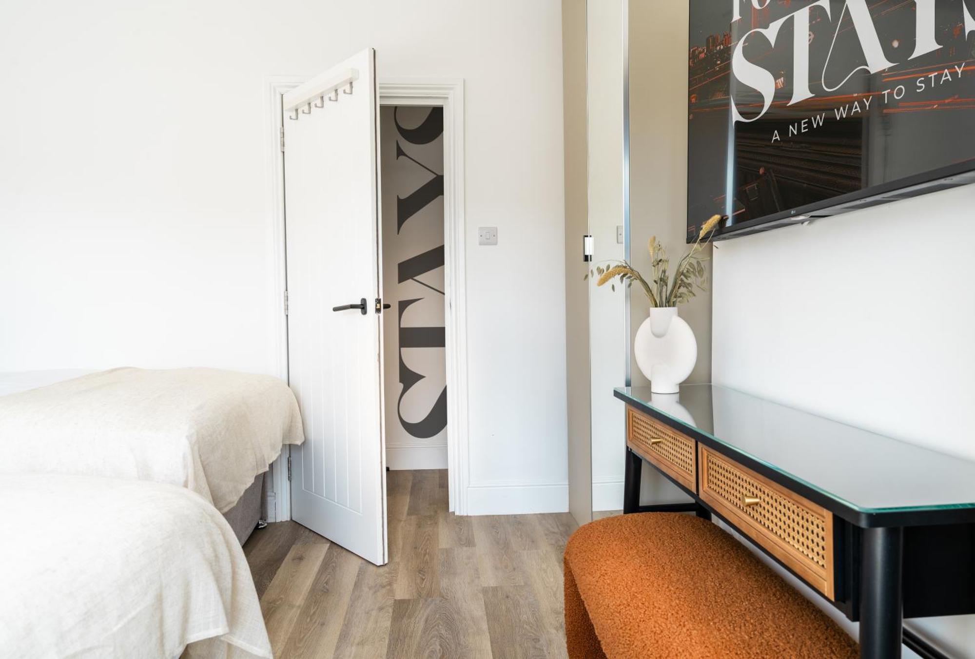 Newly Designed, 2br Apt, 5min From Northwood London Tube Station, Nato Hq, Ideal For Wembley, Warner Studio, Contractors Northwood (Greater London)